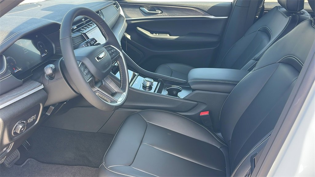 New 2025 Jeep Grand Cherokee L Limited w/ Black Appearance Package image 27