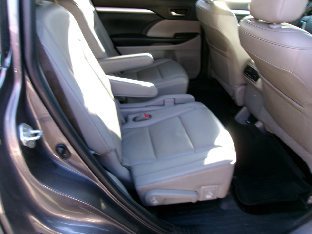 Used 2019 Toyota Highlander XLE image 7