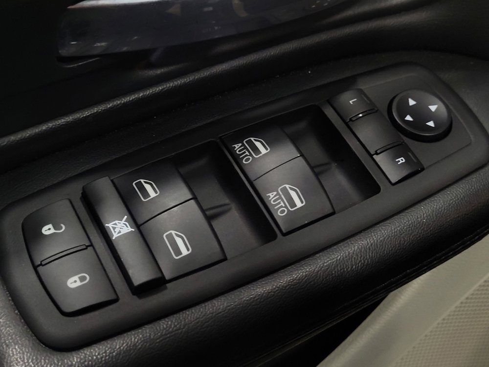 Used 2018 Dodge Grand Caravan SE image 27