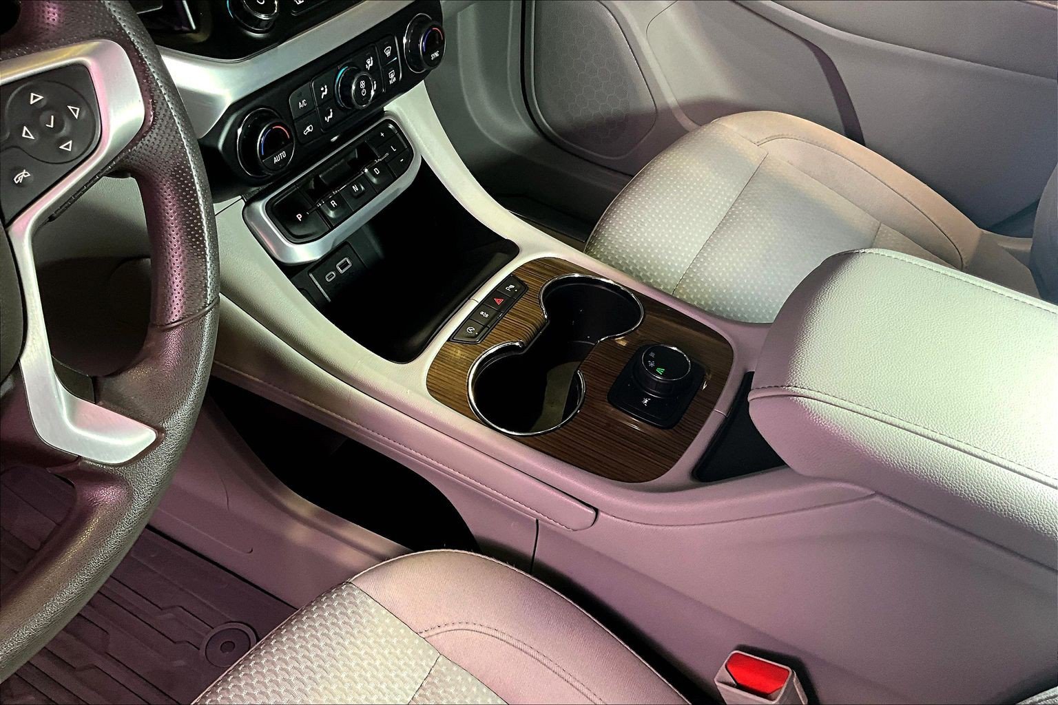 Used 2022 GMC Acadia SLE FWD image 18