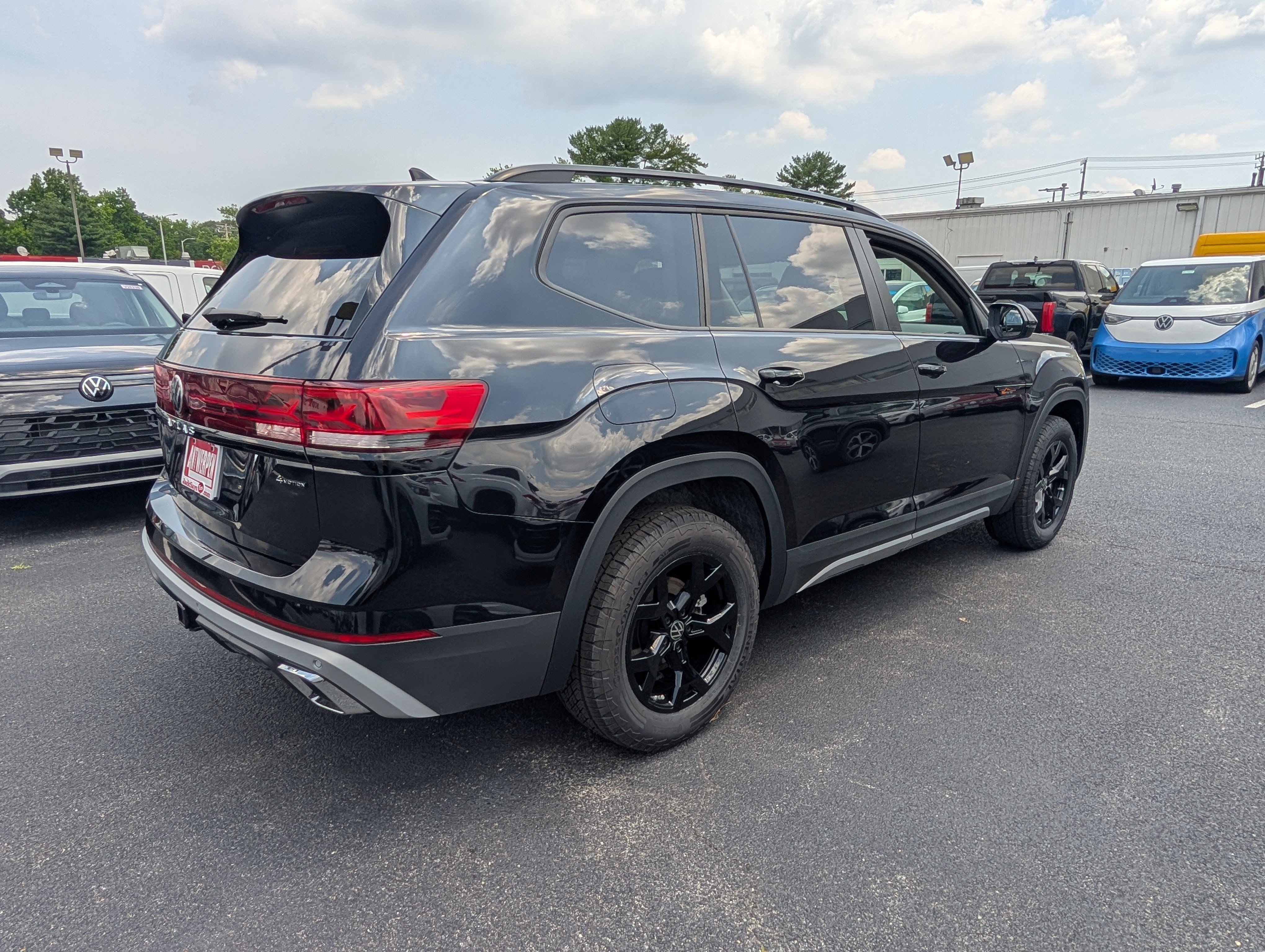 New 2026 Volkswagen Atlas Peak Edition AWD/4WD image 3
