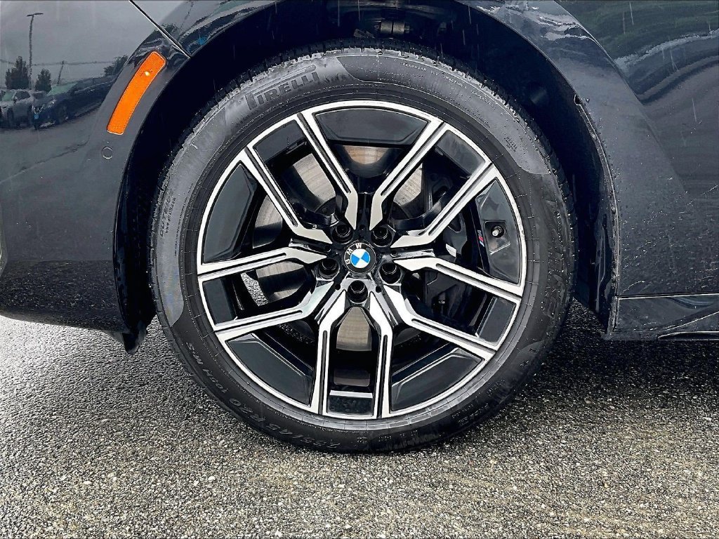 Used 2026 BMW 740i xDrive AWD/4WD image 7