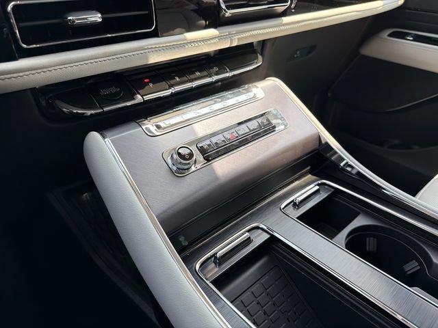 New 2026 Lincoln Aviator AWD w/ Jet Appearance Package image 27