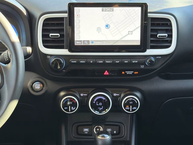 Used 2025 Hyundai Venue Limited FWD image 12