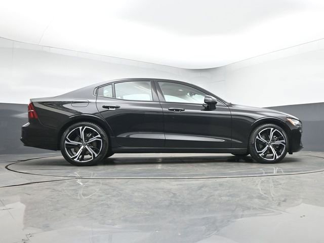 Used 2024 Volvo S60 B5 Plus image 40