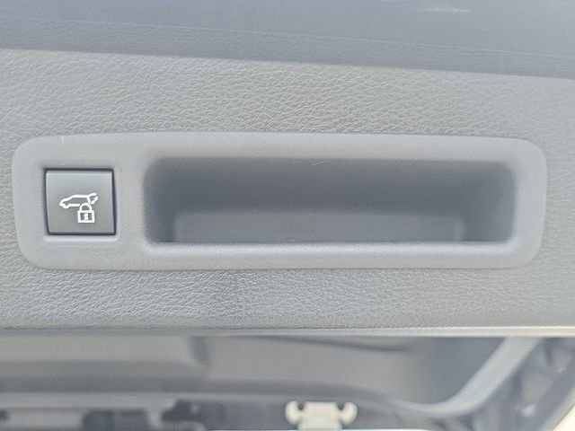 Used 2025 Toyota Sienna XLE image 14