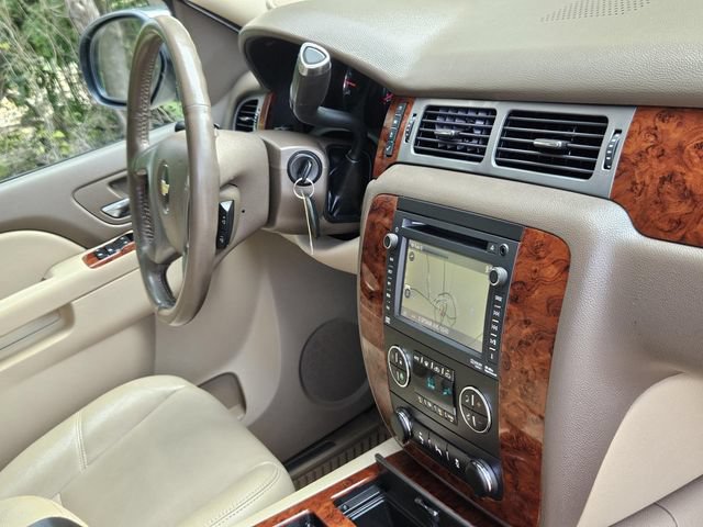 Used 2013 Chevrolet Avalanche LTZ RWD image 11