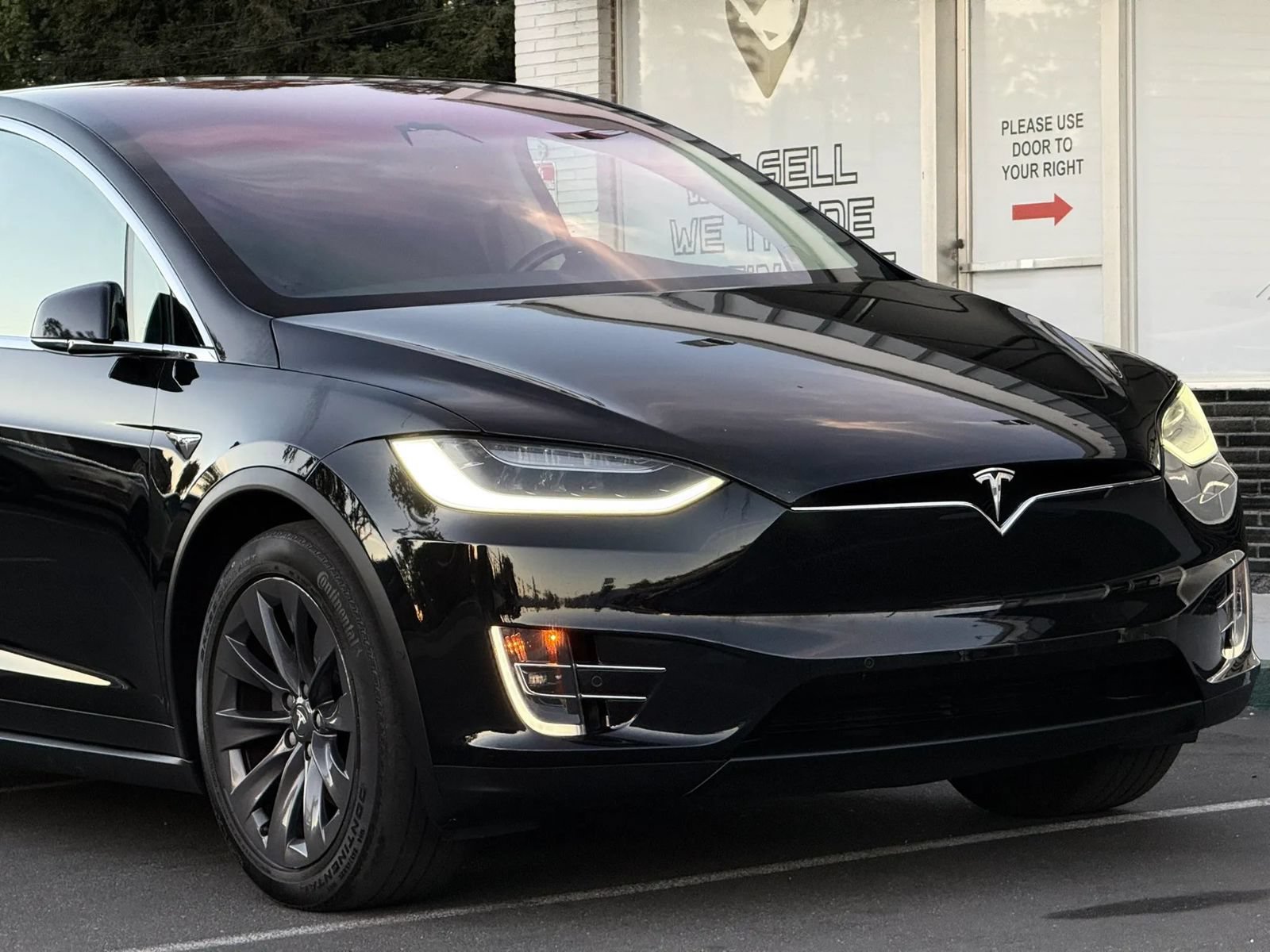 Used 2018 Tesla Model X 75D AWD/4WD image 5