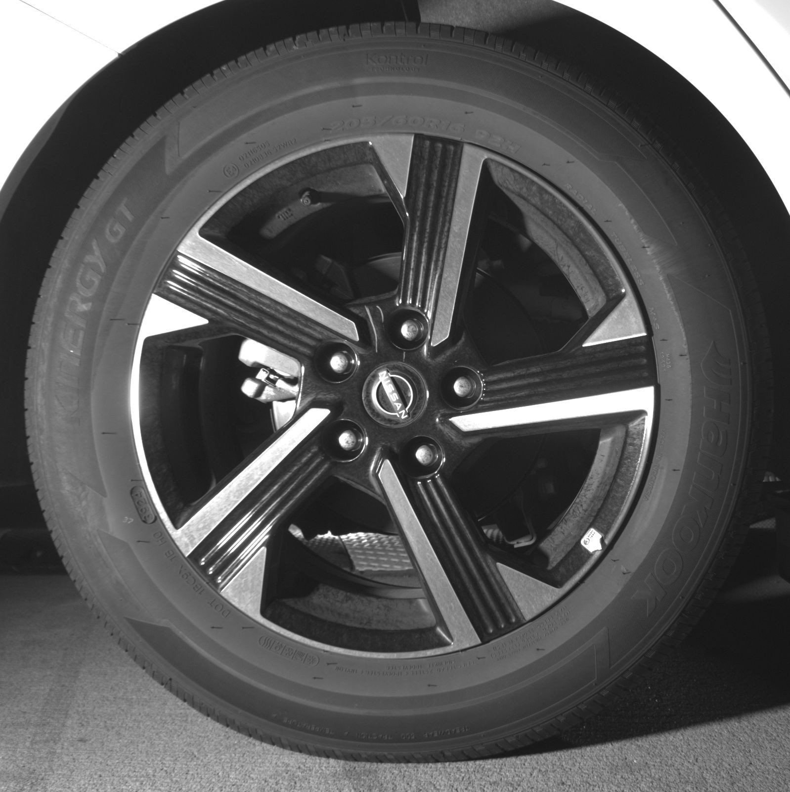 Used 2025 Nissan Sentra SV FWD image 15