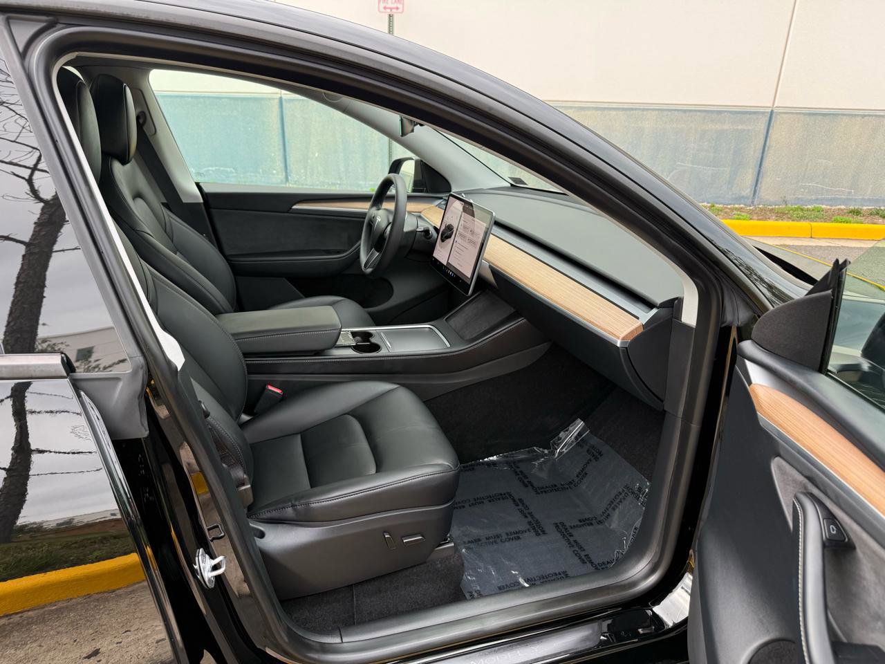 Used 2025 Tesla Model Y Long Range AWD/4WD image 22
