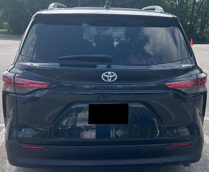 Used 2021 Toyota Sienna XLE w/ XLE Plus Package FWD image 5