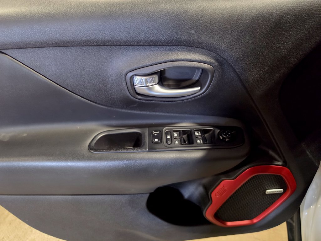Used 2021 Jeep Renegade Trailhawk w/ Sun & Sound Group AWD/4WD image 5