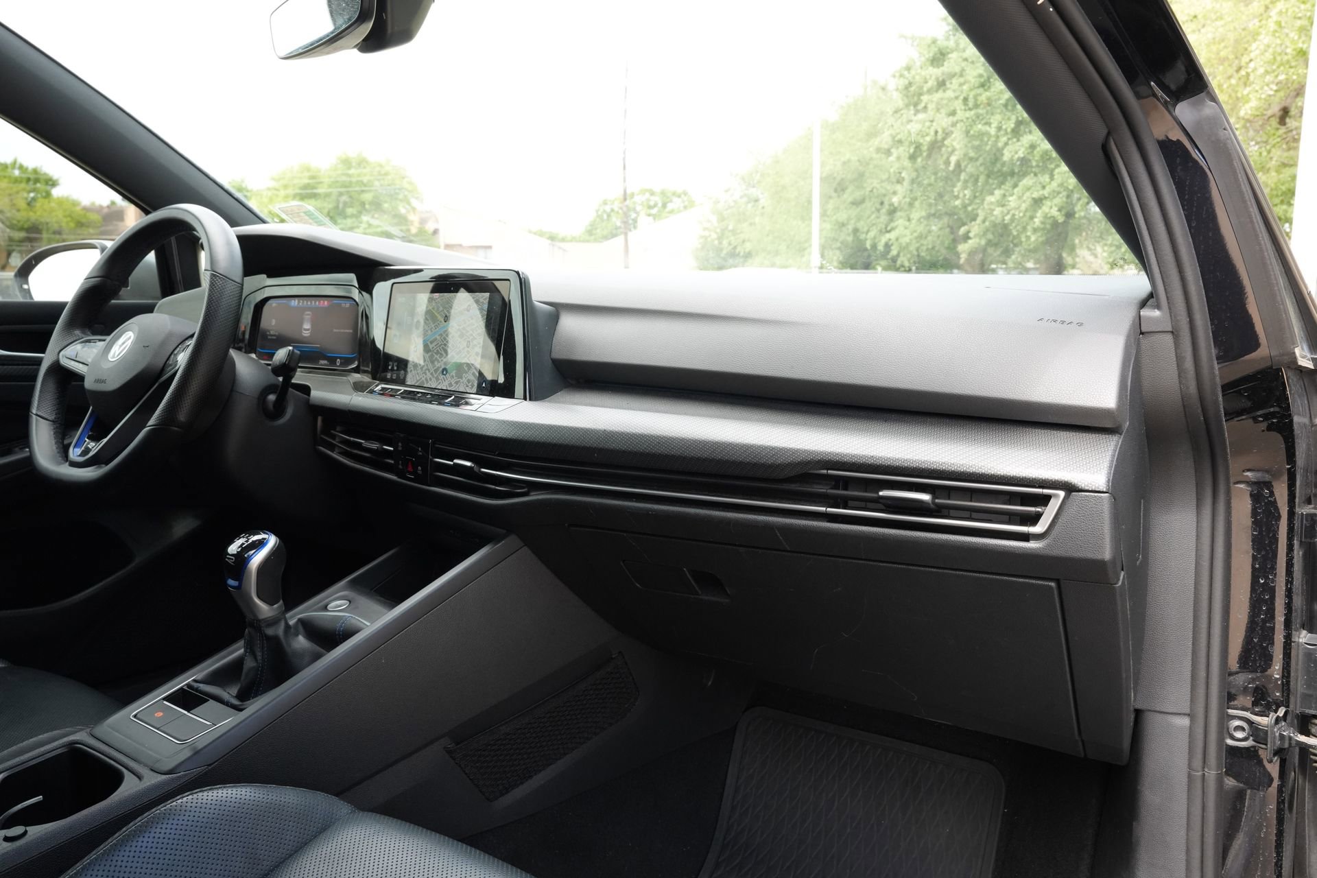 Used 2022 Volkswagen Golf R image 24