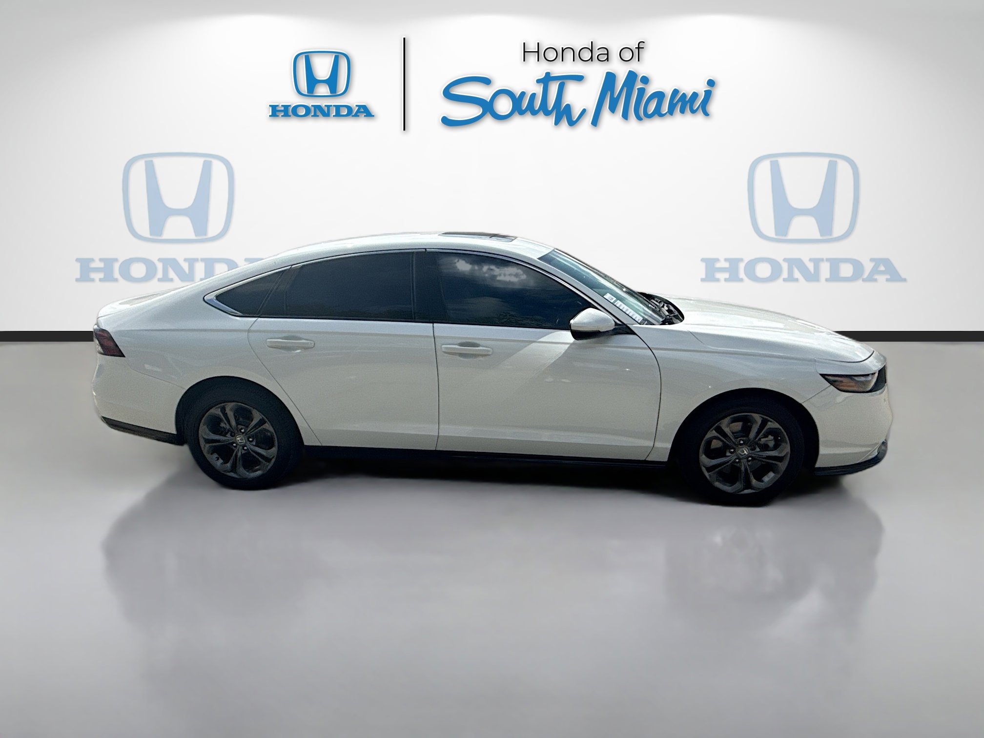 Used 2023 Honda Accord EX-L image 8