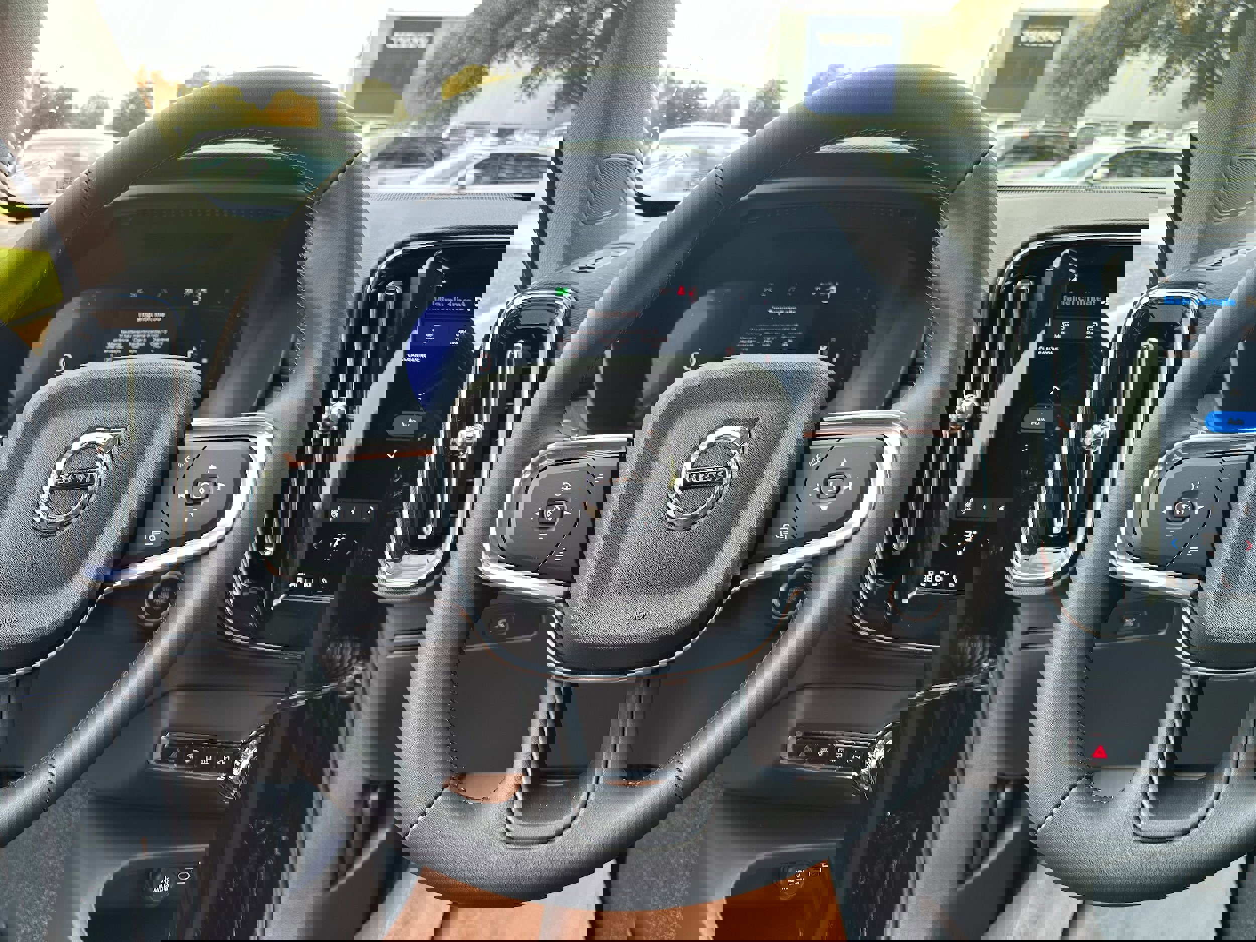 New 2025 Volvo XC40 B5 Plus image 13