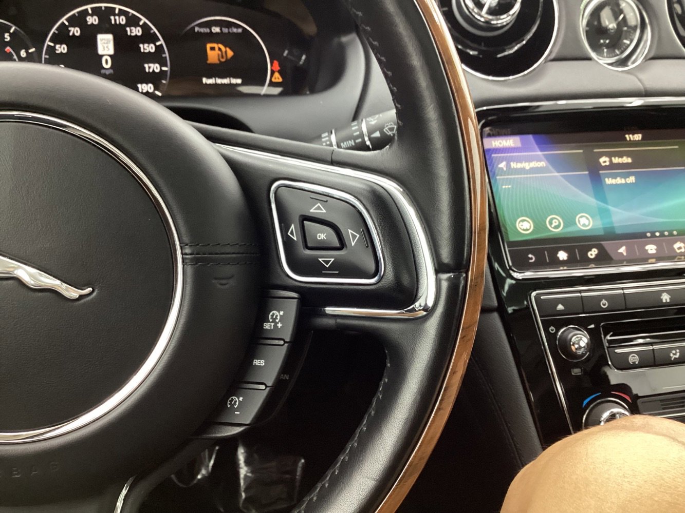 Used 2018 Jaguar XJ R-Sport image 36