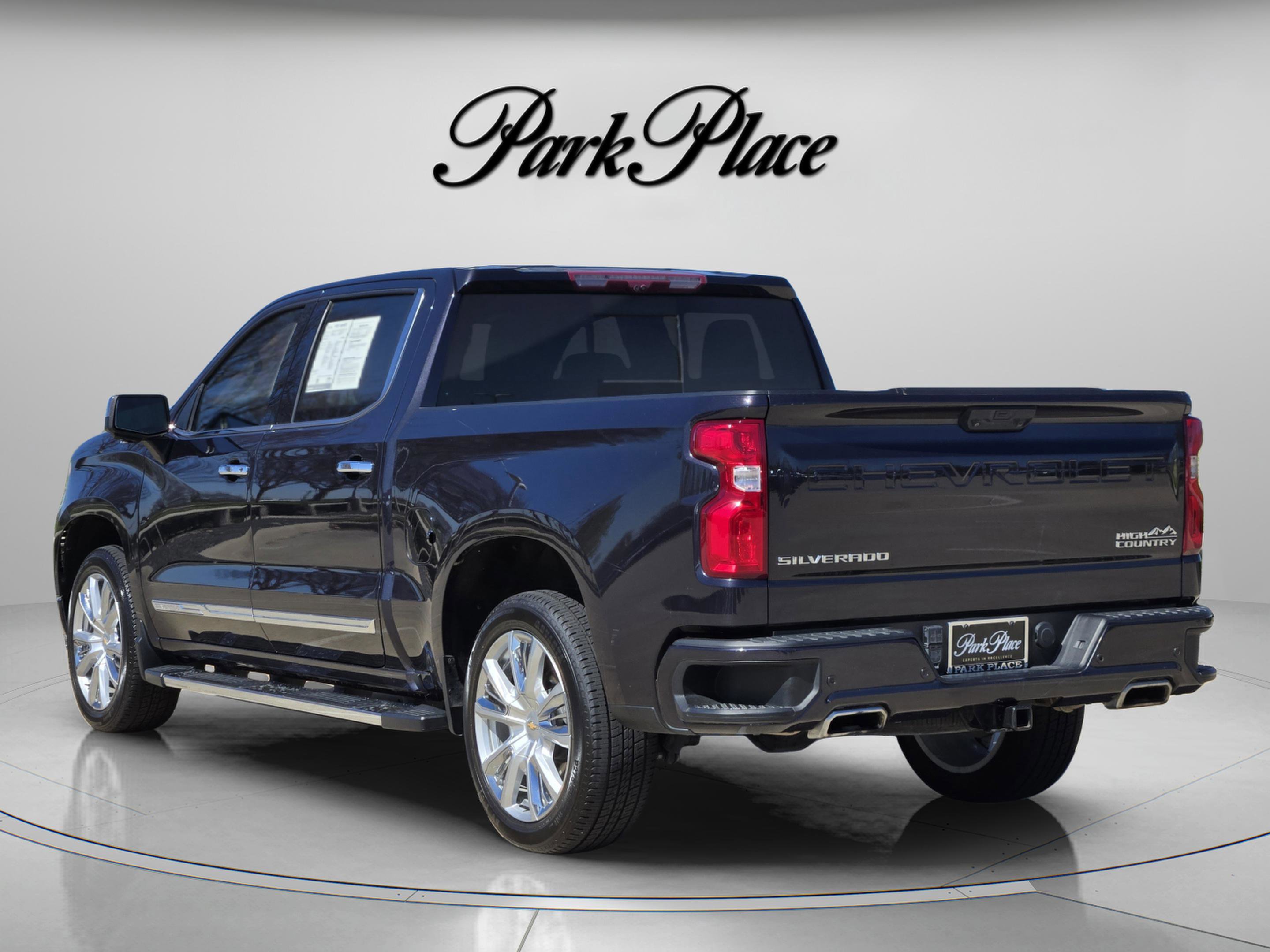 Used 2023 Chevrolet Silverado 1500 High Country w/ Technology Package image 3
