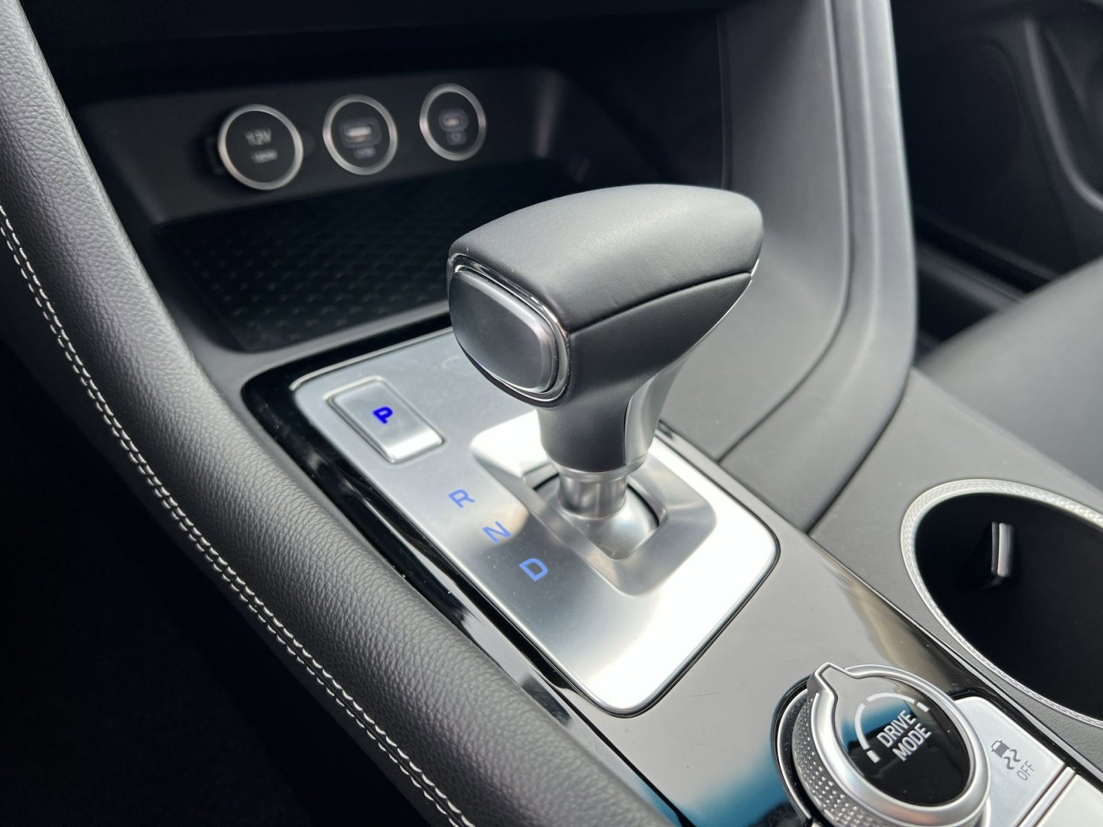 Used 2025 Genesis G70 2.5T image 22