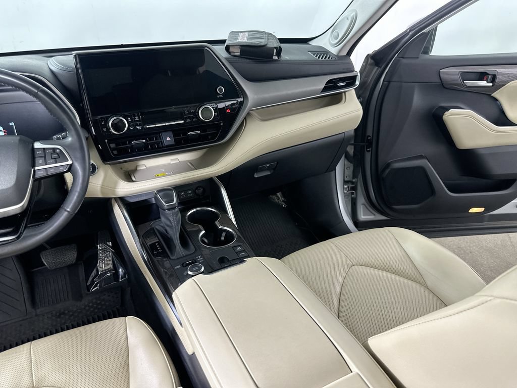Used 2023 Toyota Highlander Limited AWD/4WD image 20