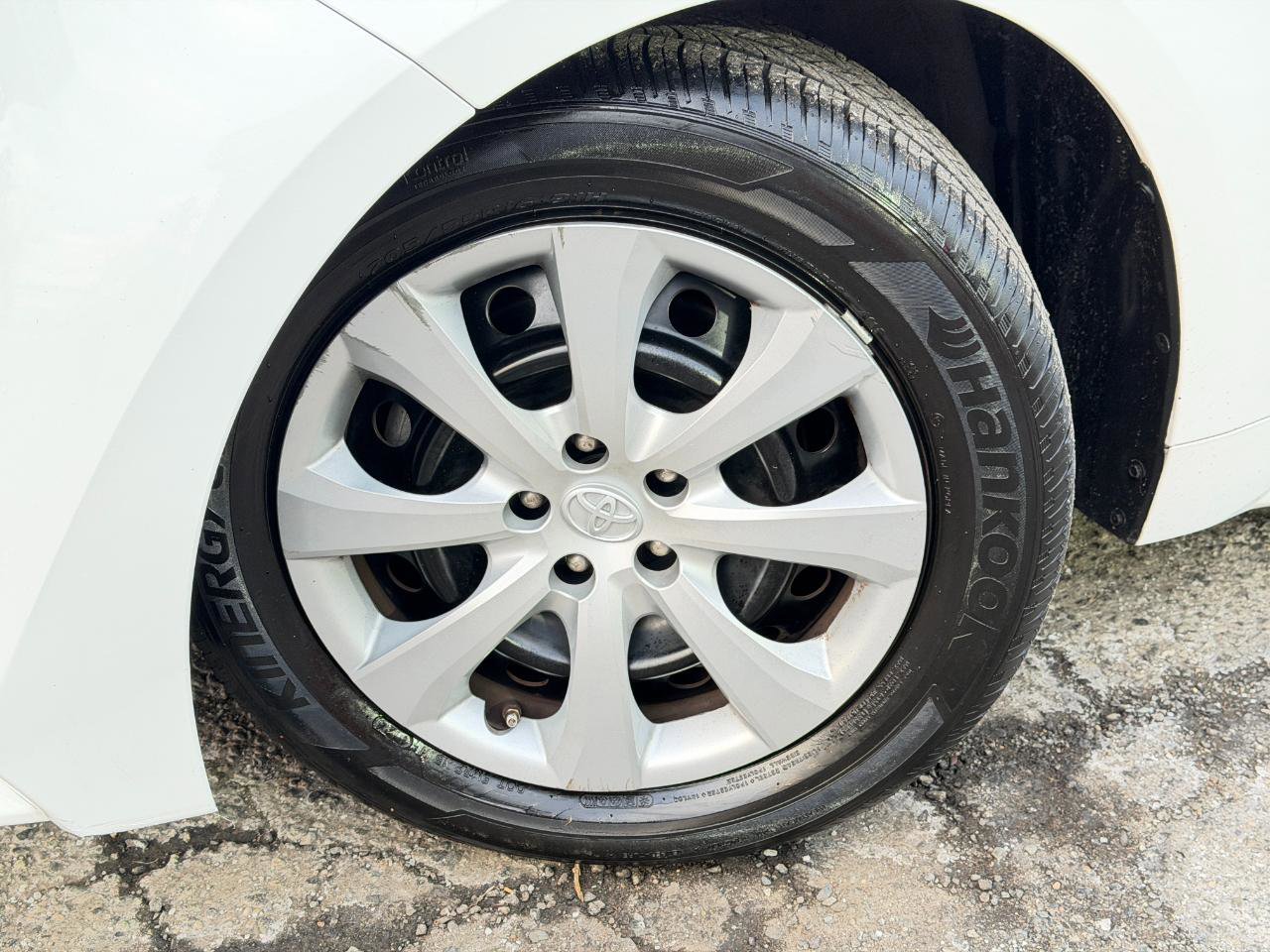 Used 2021 Toyota Corolla LE FWD image 61