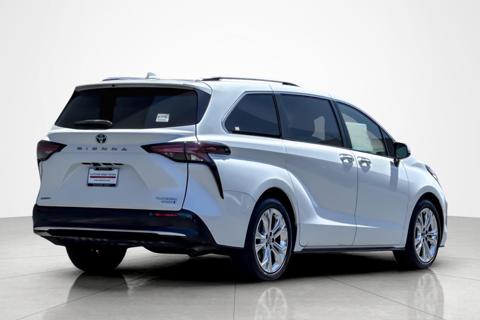 Certified 2023 Toyota Sienna Platinum FWD image 5