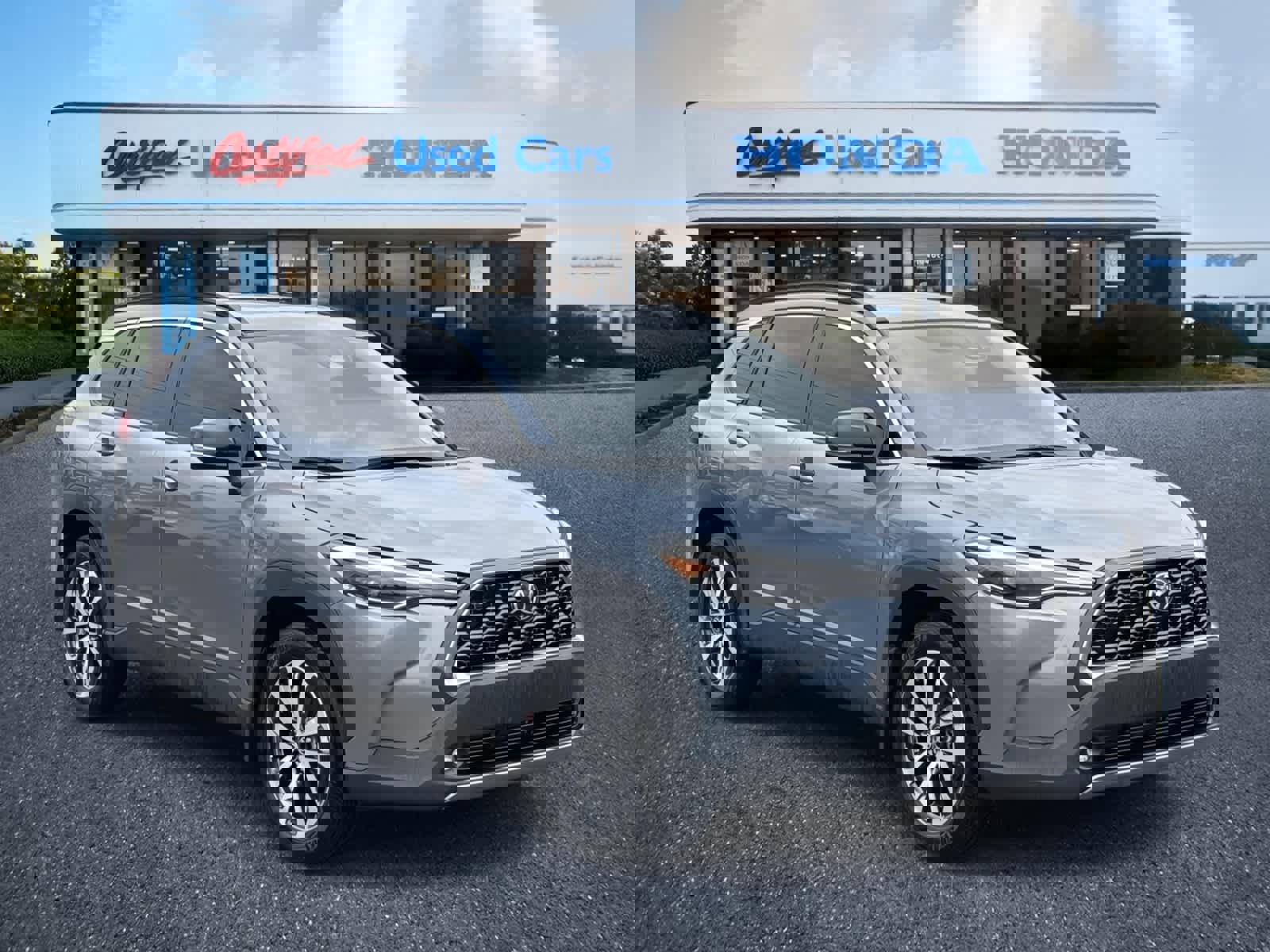 Used 2025 Toyota Corolla Cross XLE w/ Convenience Package image 7