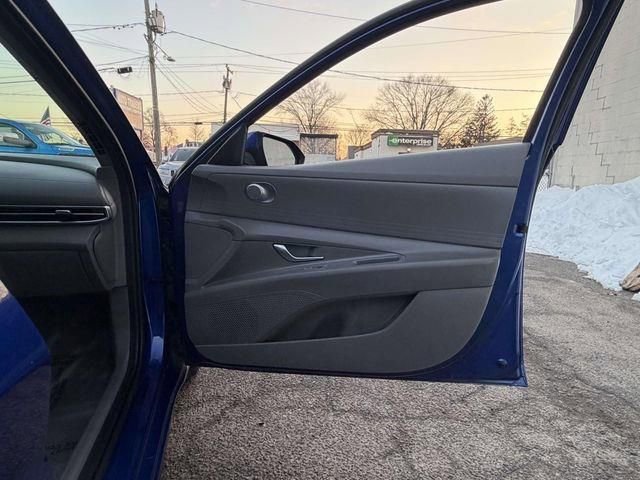 Used 2021 Hyundai Elantra SEL image 14