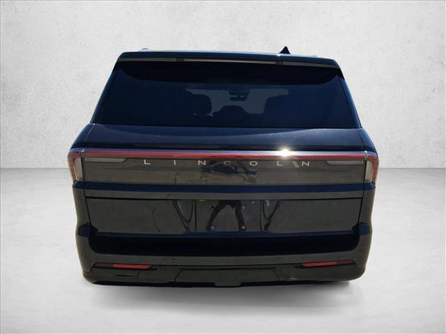 Used 2025 Lincoln Navigator Reserve AWD/4WD image 7