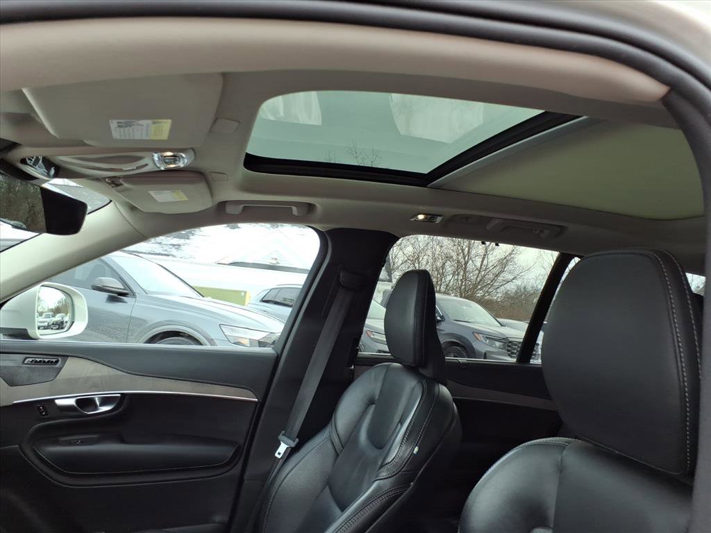 Used 2022 Volvo XC90 T6 Inscription w/ Climate Package image 11