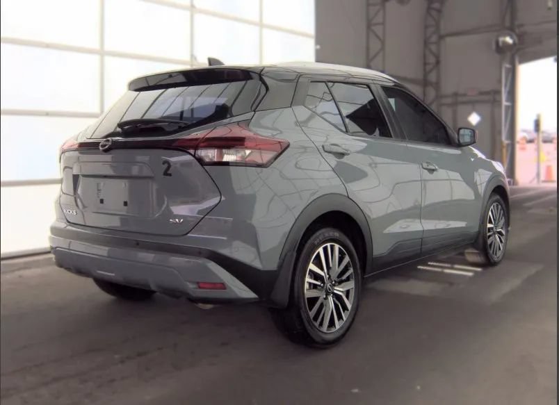 Used 2023 Nissan Kicks SV FWD image 2