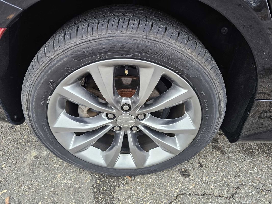 Used 2015 Chrysler 200 S w/ Comfort Group image 32