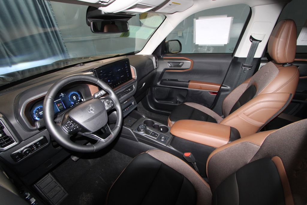 Used 2025 Ford Bronco Sport Outer Banks w/ Outer Banks Tech Package+ AWD/4WD image 2