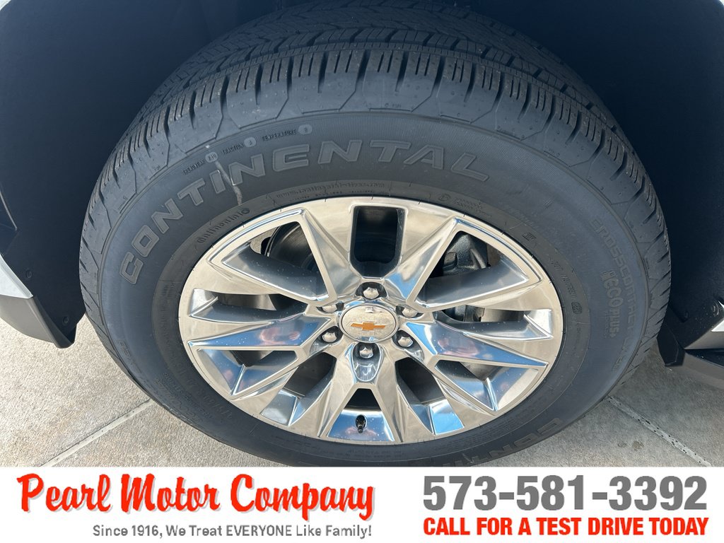 New 2026 Chevrolet Suburban Premier w/ Sun And Tow Package AWD/4WD image 8