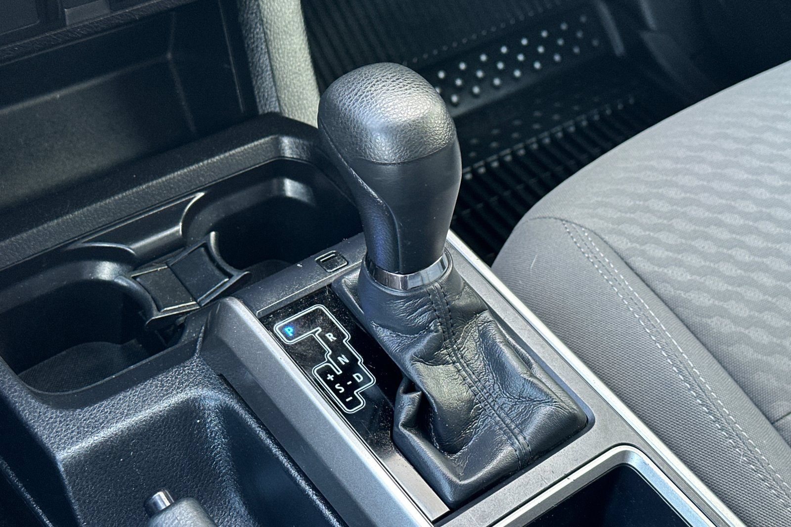 Used 2020 Toyota Tacoma SR5 AWD/4WD image 27