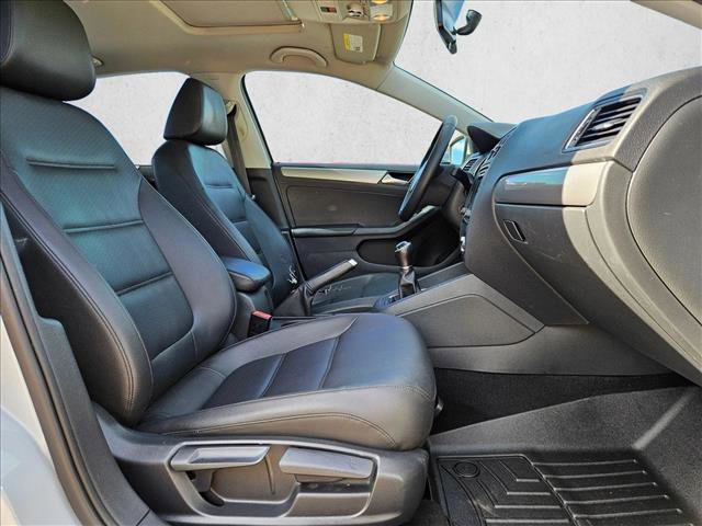 Used 2017 Volkswagen Jetta SE image 19