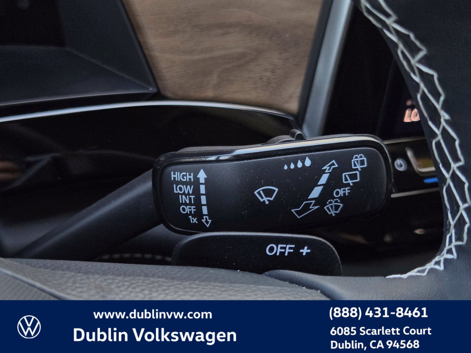 Used 2024 Volkswagen Atlas SE AWD/4WD image 23