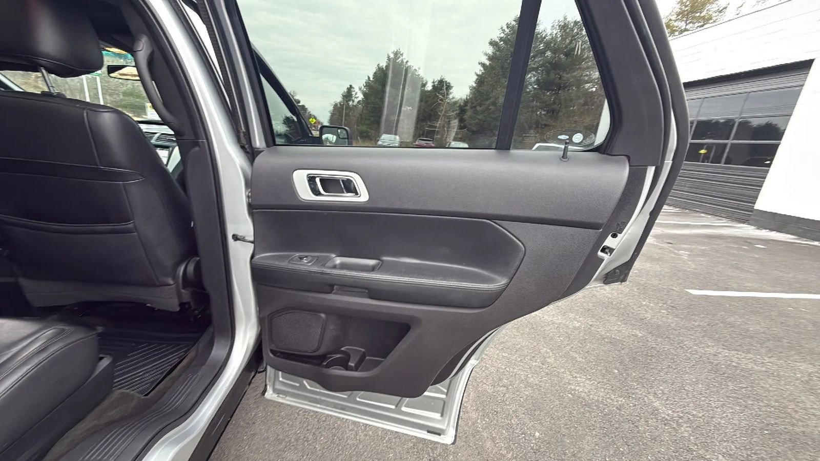 Used 2015 Ford Explorer XLT w/ Equipment Group 202A image 40