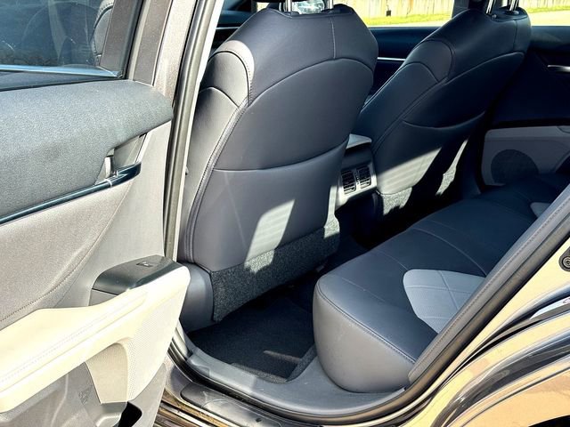 Used 2018 Toyota Camry XLE image 23