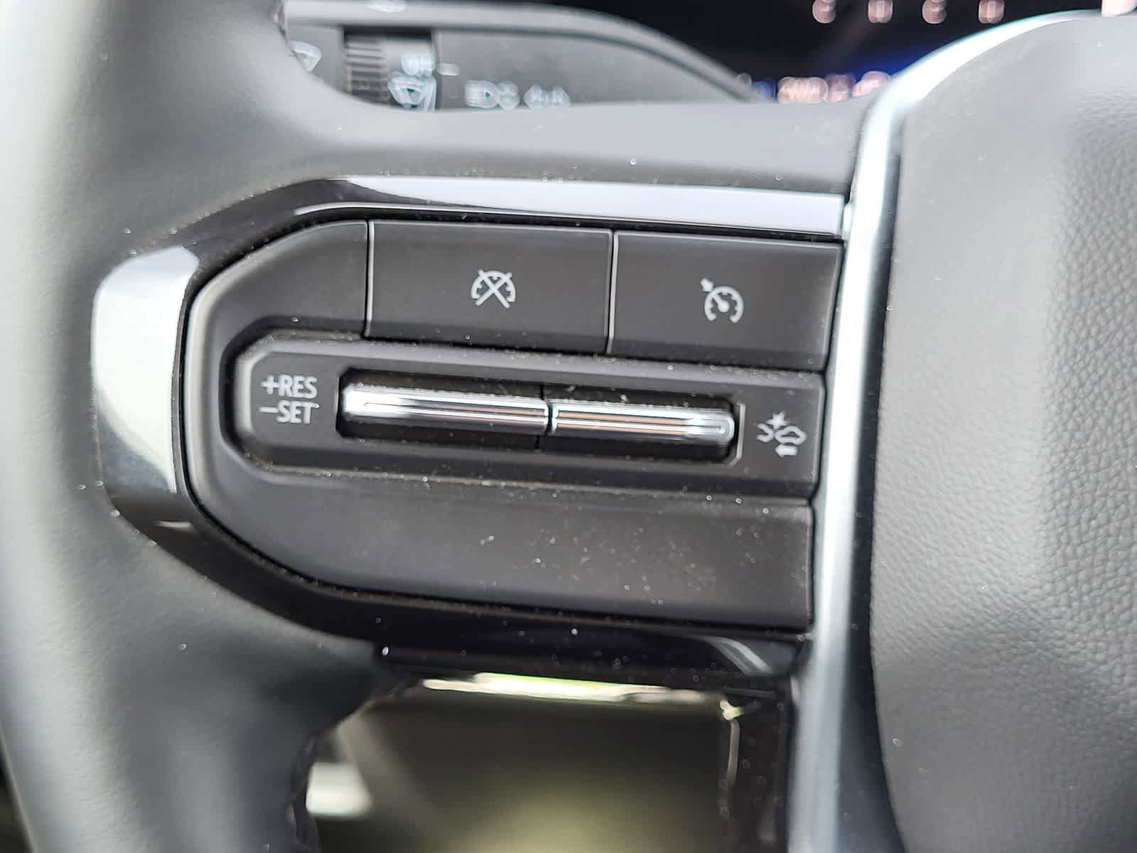 Used 2025 Chevrolet Colorado ZR2 w/ Technology Package image 18
