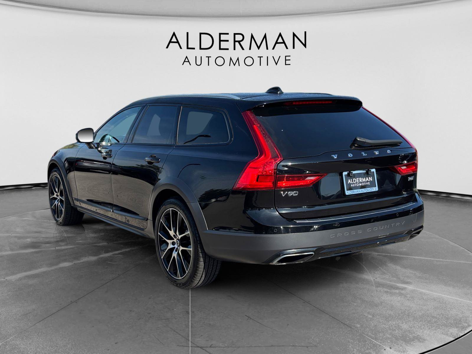 Used 2020 Volvo V90 T6 Cross Country AWD/4WD image 3