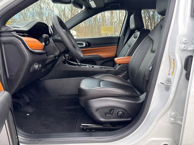 Used 2025 Jeep Compass Limited image 39