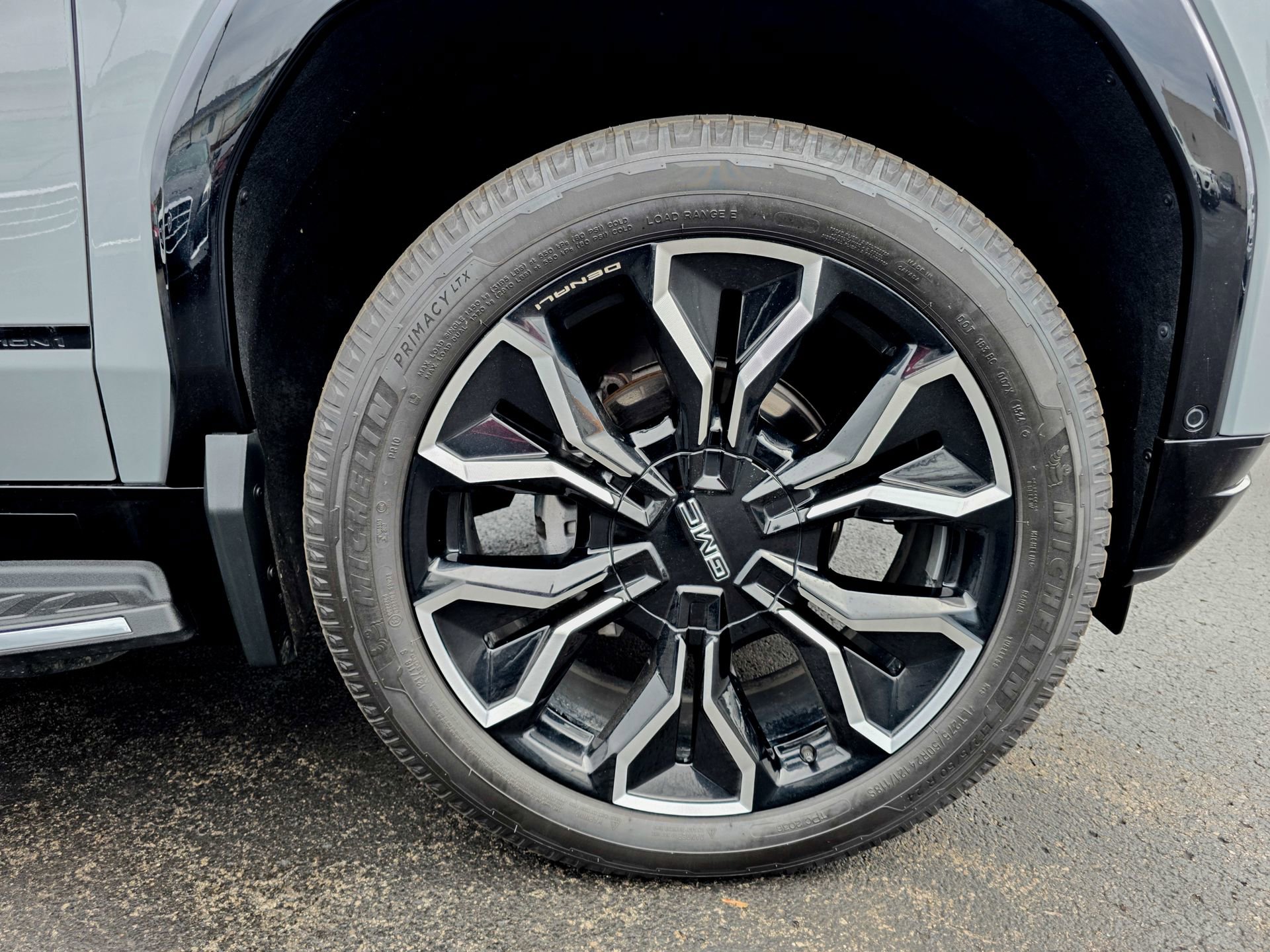 Used 2024 GMC Sierra EV Denali image 30