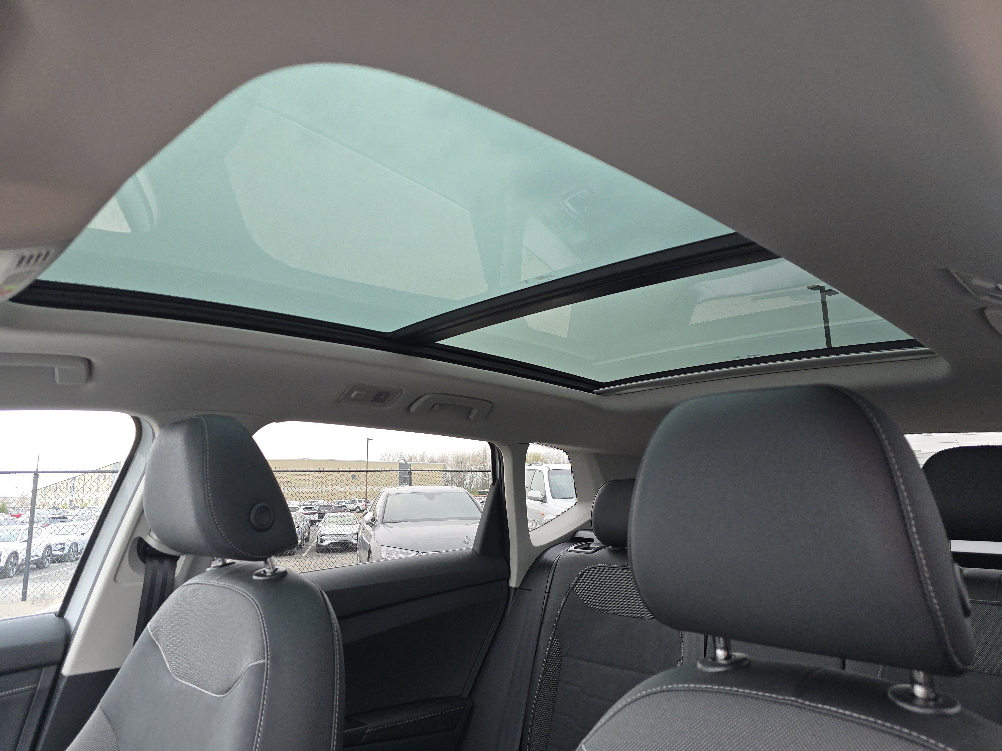 New 2025 Volkswagen Taos SE image 10