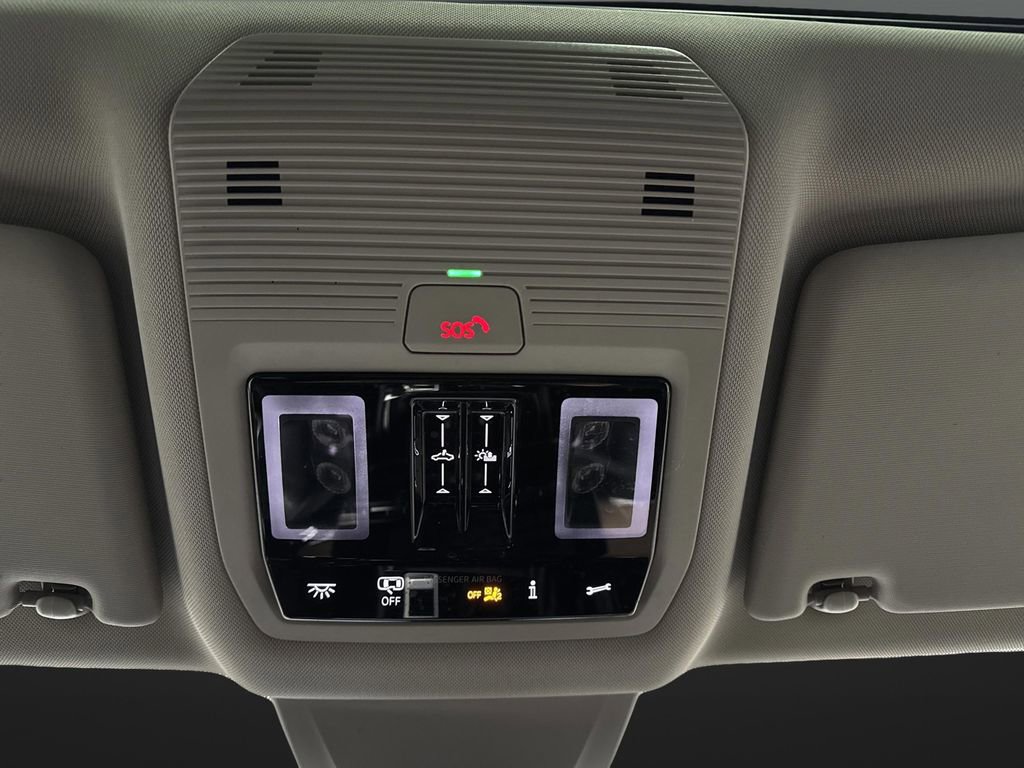 Used 2024 Volkswagen Atlas SE w/ Panoramic Sunroof Package image 26