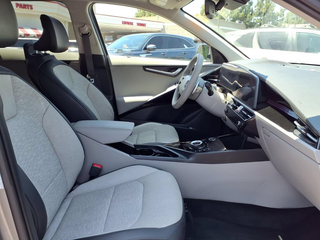 Certified 2024 Kia Niro Wave FWD image 7