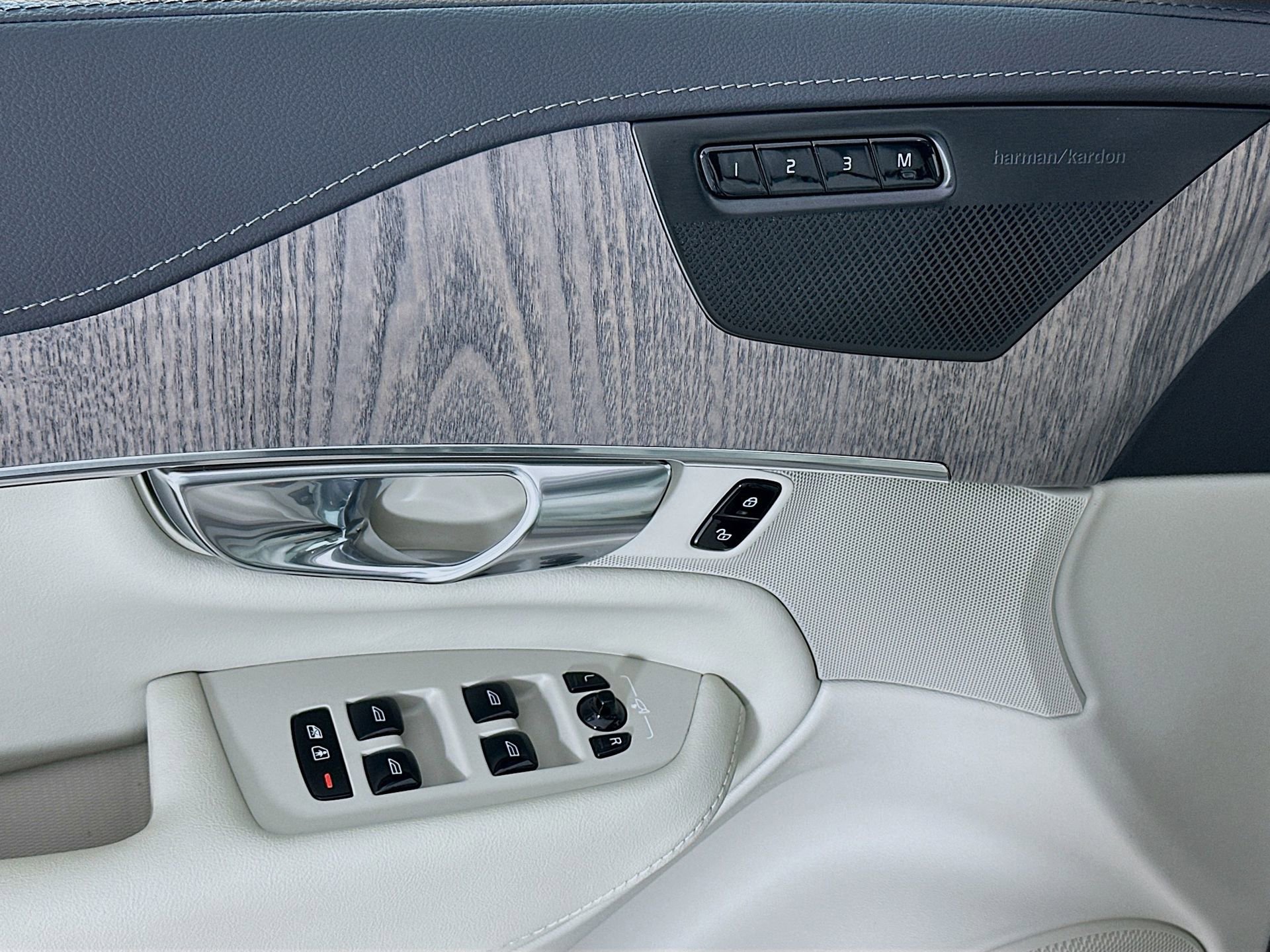 Used 2022 Volvo XC90 T8 Inscription w/ Advanced Package image 19