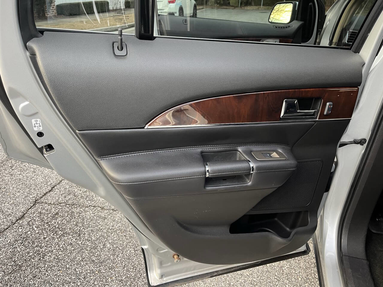 Used 2012 Lincoln MKX AWD image 25