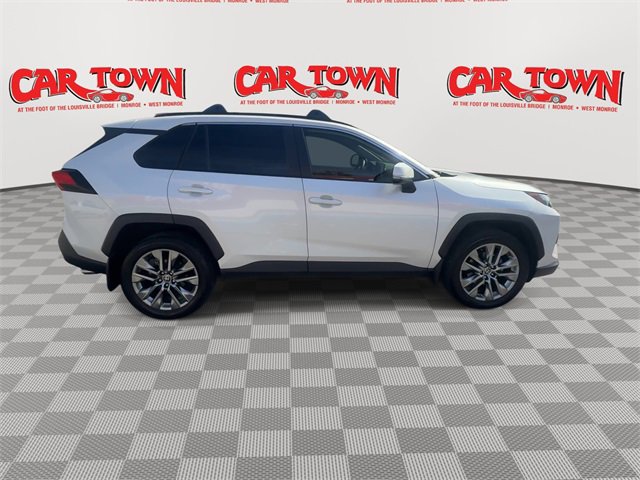 Used 2023 Toyota RAV4 XLE Premium image 9
