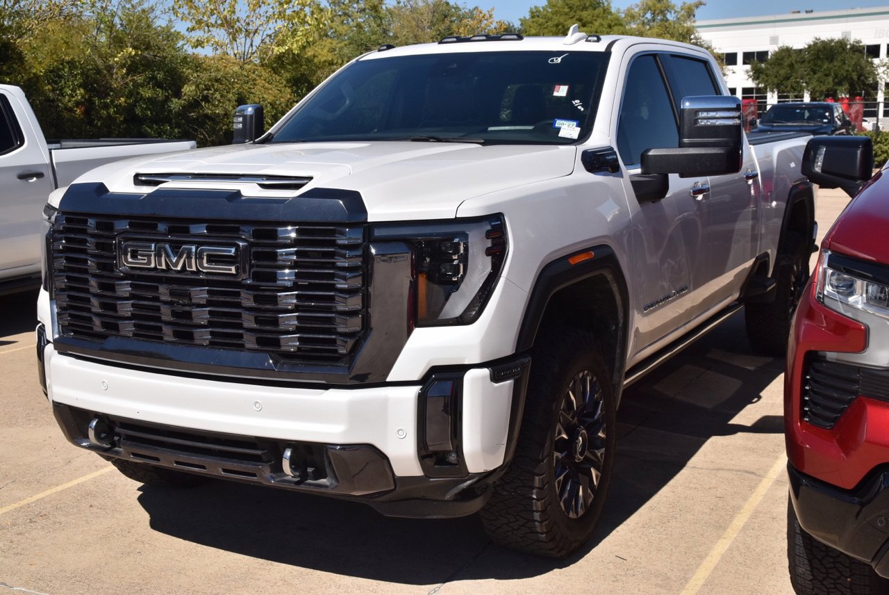 Used 2024 GMC Sierra 3500 Denali Ultimate AWD/4WD image 2