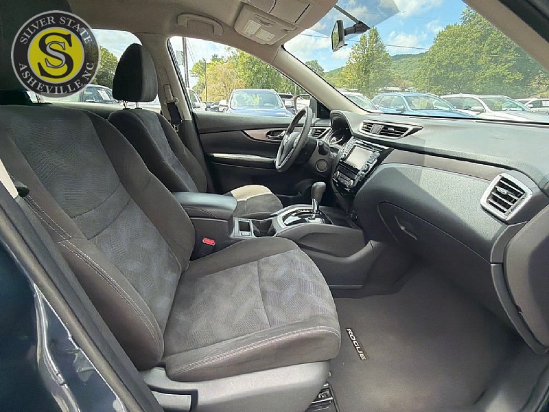 Used 2015 Nissan Rogue SV w/ SV Premium Package AWD/4WD image 16